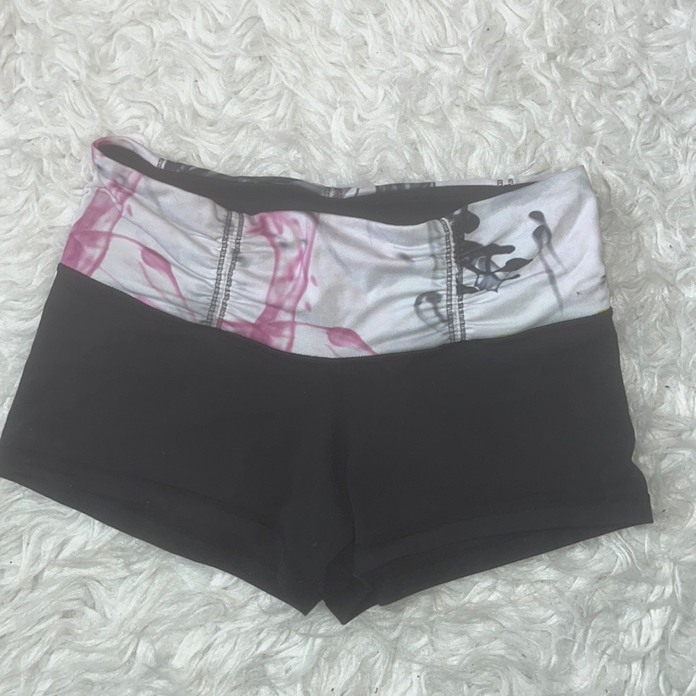 Lululemon‎ Yoga Shorts!!